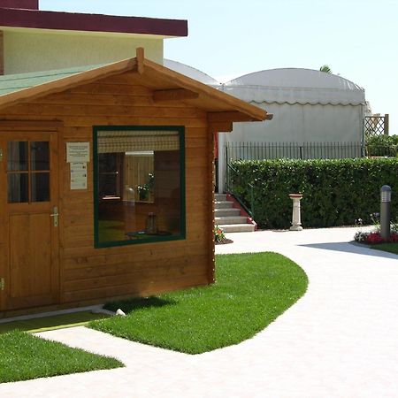Hotel Righetto Fronte Mare Cavallino-Treporti Exteriör bild