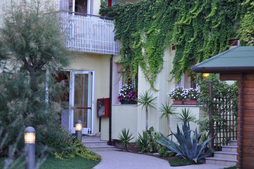 Hotel Righetto Fronte Mare Cavallino-Treporti Exteriör bild