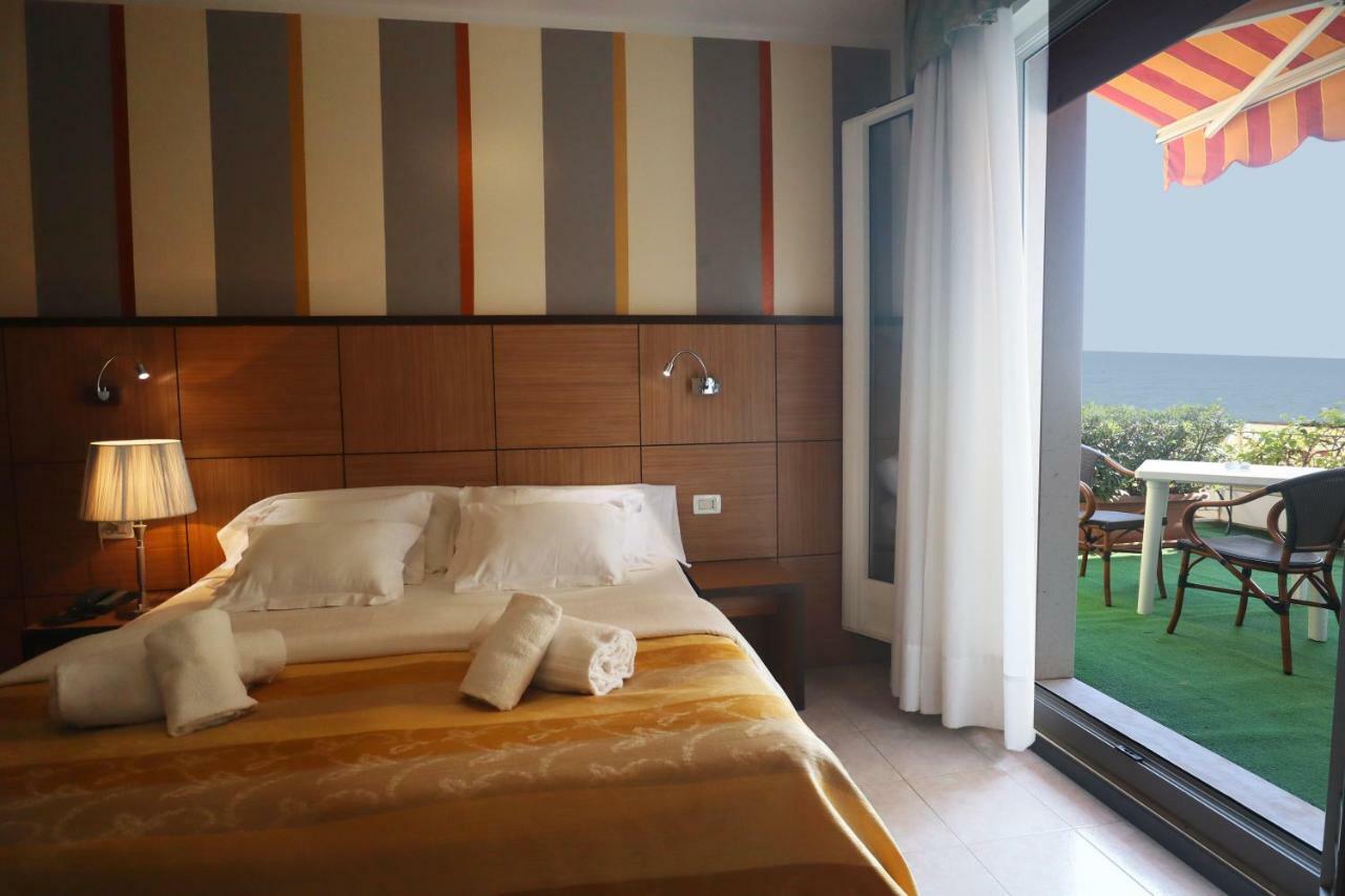 Hotel Righetto Fronte Mare Cavallino-Treporti Exteriör bild